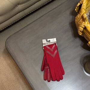 isotoner Women's Red Chevron Detail Gloves